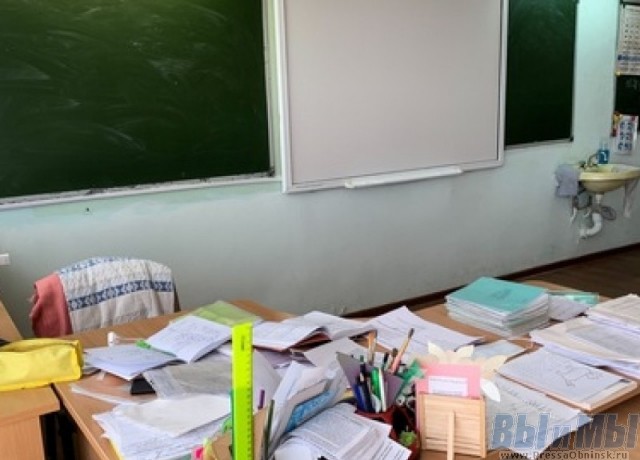 Учителей не хватает, а средняя зарплата у них больше 55 тысяч рублей?