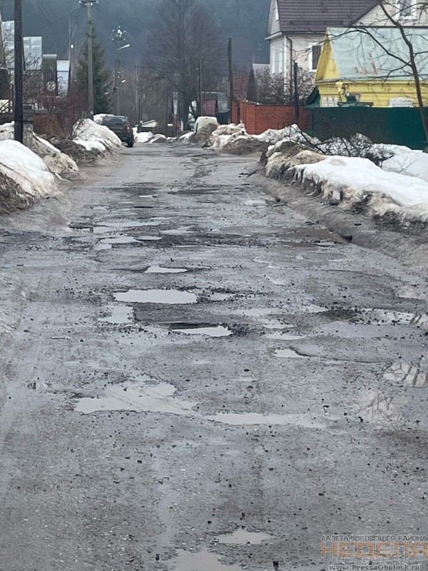 Боровчане жалуются на дорогу и тротуар